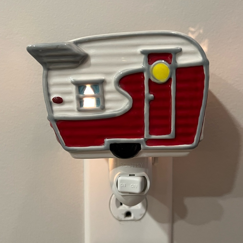 Scentsy “Road Less Traveled” Camper Wall Warmer / Night Light